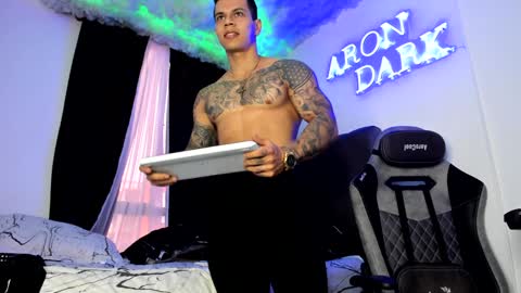 Snapshot of arondark chatting on 02.08.25 DarkMaster online show from 02.08.25