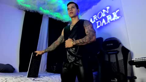 Snapshot of arondark chatting on 02.09.25 DarkMaster online show from 02.09.25