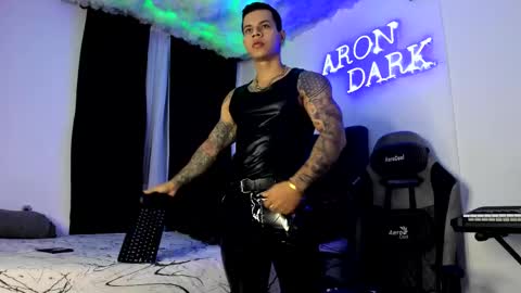 Snapshot of arondark chatting on 02.11.25 DarkMaster online show from 02.11.25