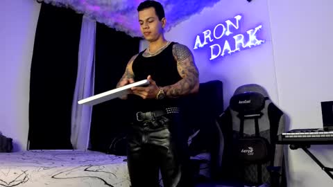 Snapshot of arondark chatting on 02.12.25 DarkMaster online show from 02.12.25