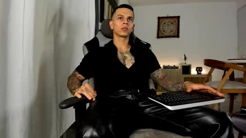 Snapshot of arondark chatting on 09.16.25 DarkMaster online show from 09.16.25