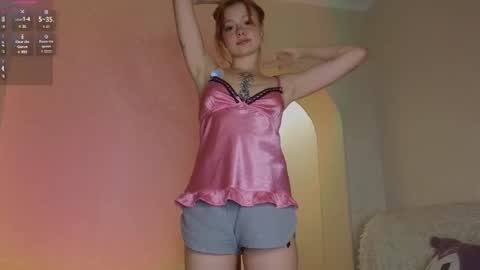 Snapshot of artemisa_meows chatting on 02.20.25 SEE U THURSDAY online show from 02.20.25