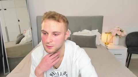 Snapshot of arthur_moretti chatting on 11.26.25 Arthur online show from 11.26.25