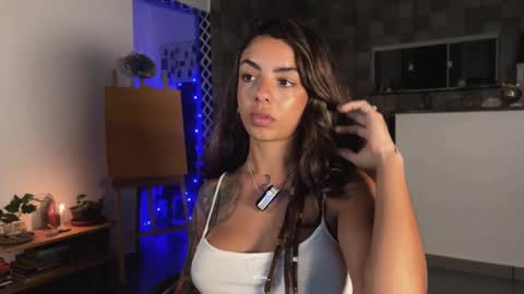 Snapshot of artisis_ chatting on 11.19.25 isis online show from 11.19.25