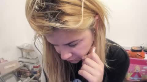 MIA online show from 11.03.25