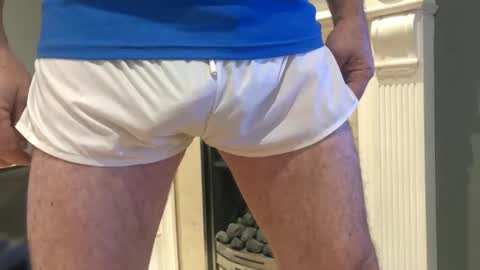 Snapshot of artybee chatting on 10.19.25 artybee online show from 10.19.25