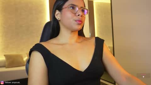 Snapshot of arya_ruiz chatting on 10.15.25 Arya online show from 10.15.25
