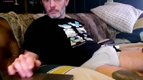 Snapshot of aschke chatting on 11.20.25 aschke online show from 11.20.25