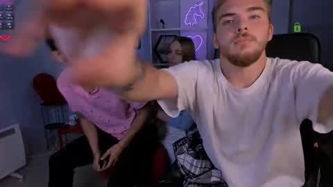 ash_raven_ online show from 10.08.25