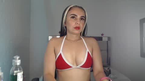 Snapshot of ashley__tylor chatting on 01.10.25 ashley__tylor online show from 01.10.25