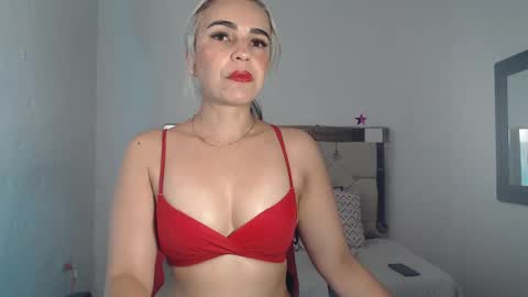 Snapshot of ashley__tylor chatting on 01.11.25 ashley__tylor online show from 01.11.25