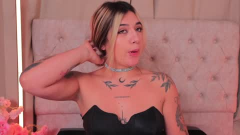 Snapshot of ashleyvalirya chatting on 01.23.25 Ashley Lauren online show from 01.23.25