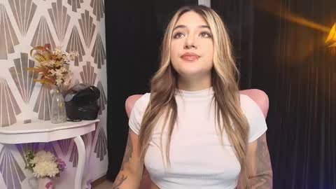 Snapshot of ashleyvalirya chatting on 02.11.25 Ashley Lauren online show from 02.11.25