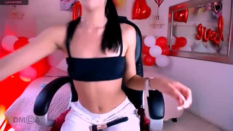 Snapshot of ashlie_dixon1 chatting on 02.13.25 Ashlie  online show from 02.13.25