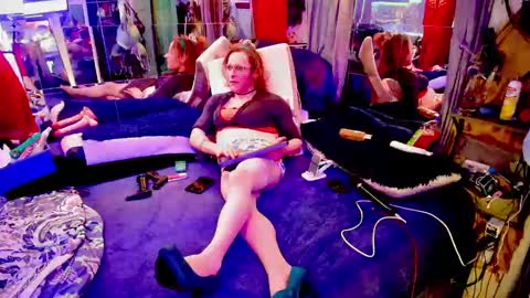 Snapshot of ashmomo chatting on 12.24.24 ashmomo online show from 12.24.24