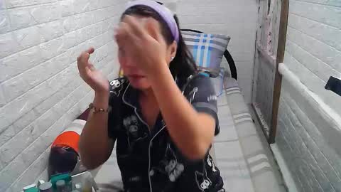 Snapshot of asian_sexydimples chatting on 09.10.25 Trixie online show from 09.10.25