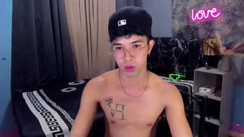 asiancum_peter online show from 11.21.25