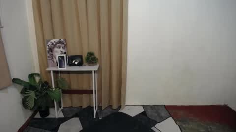 Snapshot of astraea_xxx chatting on 01.08.25 Anna online show from 01.08.25
