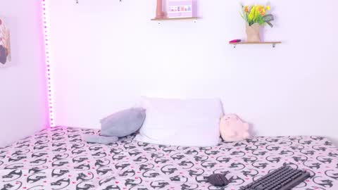 Snapshot of athena_makri05 chatting on 01.17.25 ATENEA MAKRI online show from 01.17.25