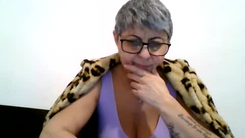Snapshot of atikaarea chatting on 12.30.24 atikaarea online show from 12.30.24