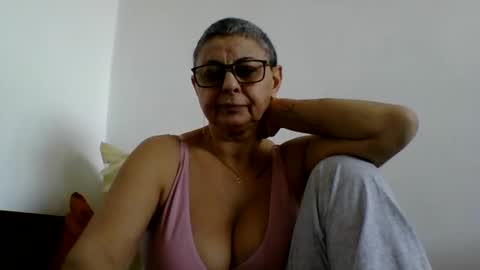 Snapshot of atikaarea chatting on 01.28.25 atikaarea online show from 01.28.25