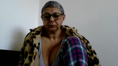Snapshot of atikaarea chatting on 02.14.25 atikaarea online show from 02.14.25