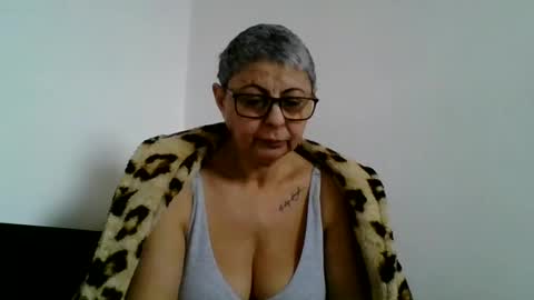 Snapshot of atikaarea chatting on 02.15.25 atikaarea online show from 02.15.25