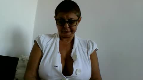 Snapshot of atikaarea chatting on 09.26.25 atikaarea online show from 09.26.25