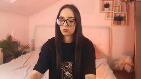 Snapshot of aurora_aksness chatting on 02.06.25 Aurora online show from 02.06.25