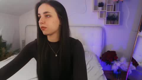 Snapshot of aurora_aksness chatting on 03.10.25 Aurora online show from 03.10.25