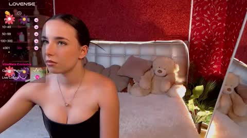 Snapshot of aurora_aksness chatting on 11.21.25 Aurora online show from 11.21.25