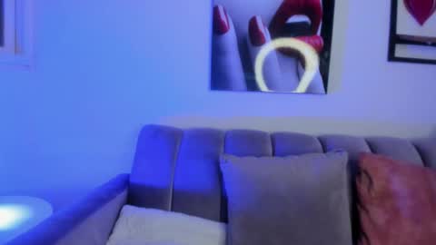 Snapshot of aurora_rainbow chatting on 10.23.25 aurora_rainbow online show from 10.23.25