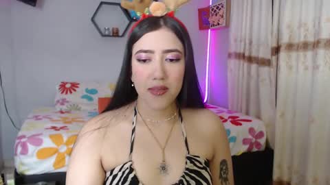 Snapshot of aurora_shy_ chatting on 12.11.24 Aurora  online show from 12.11.24