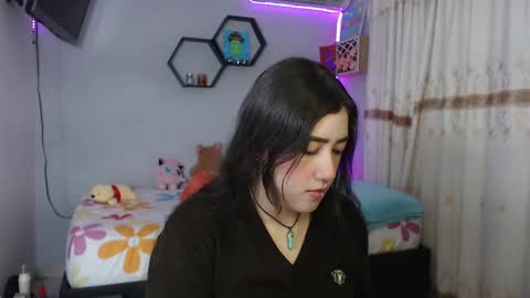 Snapshot of aurora_shy_ chatting on 02.18.25 Aurora  online show from 02.18.25