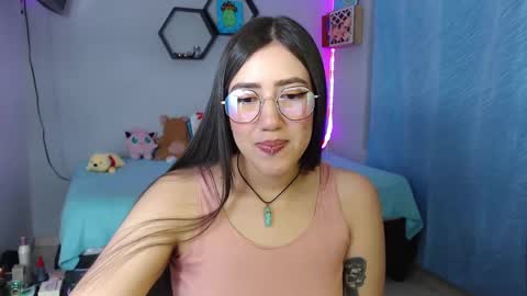 Snapshot of aurora_shy_ chatting on 03.11.25 Aurora  online show from 03.11.25