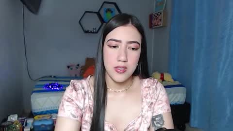 Snapshot of aurora_shy_ chatting on 10.12.25 Aurora  online show from 10.12.25