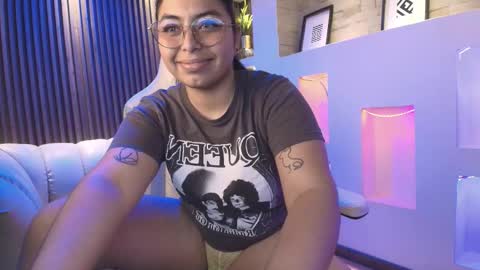 Snapshot of aurora_willow9 chatting on 11.20.25 aurora_willow9 online show from 11.20.25