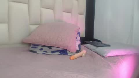 auroraa_miller online show from 01.15.25