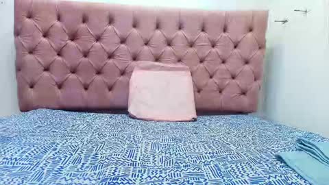 auroraa_miller online show from 10.03.25