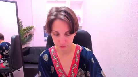 Snapshot of aurorascript chatting on 10.15.25 Aurora online show from 10.15.25