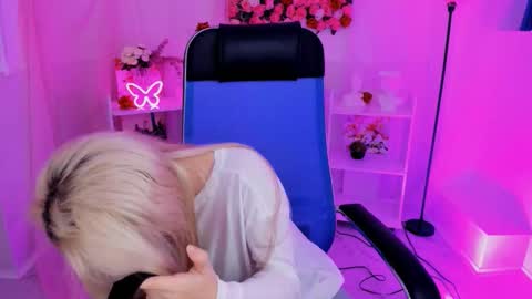 Snapshot of aurorawrenfield chatting on 09.11.25 aurorawrenfield online show from 09.11.25