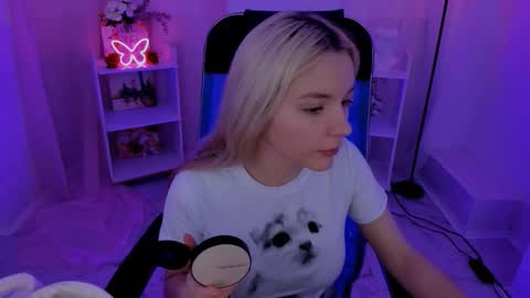 Snapshot of aurorawrenfield chatting on 09.15.25 aurorawrenfield online show from 09.15.25