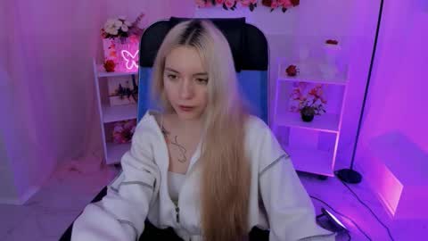 Snapshot of aurorawrenfield chatting on 09.23.25 aurorawrenfield online show from 09.23.25