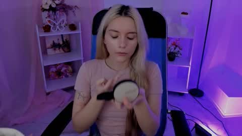 Snapshot of aurorawrenfield chatting on 09.29.25 aurorawrenfield online show from 09.29.25