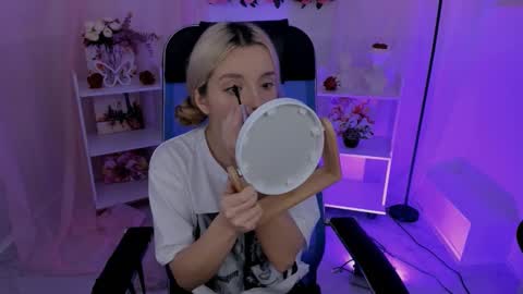 Snapshot of aurorawrenfield chatting on 09.30.25 aurorawrenfield online show from 09.30.25