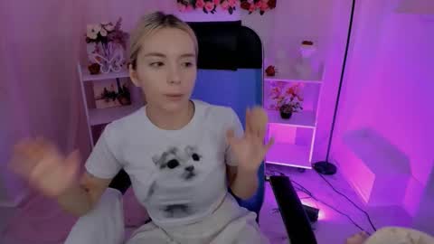 Snapshot of aurorawrenfield chatting on 10.01.25 aurorawrenfield online show from 10.01.25