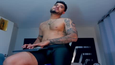 Snapshot of austintorres_ chatting on 01.11.25 AustinTorres online show from 01.11.25