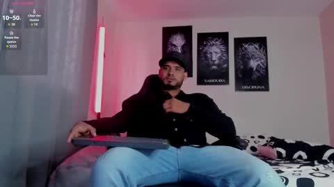 Snapshot of austintorres_ chatting on 10.20.25 AustinTorres online show from 10.20.25