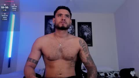 Snapshot of austintorres_ chatting on 11.11.25 AustinTorres online show from 11.11.25