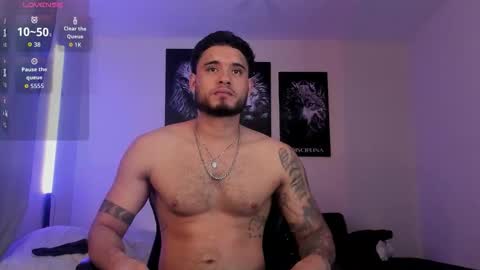 Snapshot of austintorres_ chatting on 11.18.25 AustinTorres online show from 11.18.25